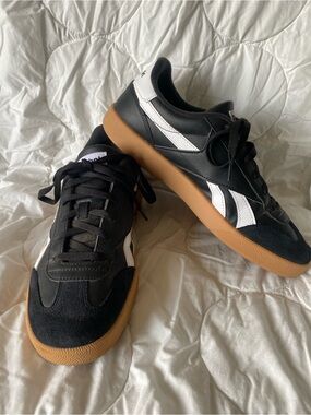 Reebok Black & Gum Classic Low-Top Sneakers